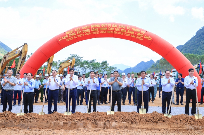 Thủ tướng phát lệnh khởi công cao tốc gần 10.000 tỉ đồng- Ảnh 1. Thủ tướng phát lệnh khởi công cao tốc gần 10.000 tỉ đồng- Ảnh 1.