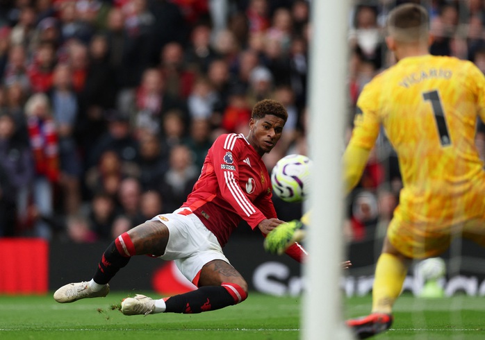 Man United thất bại tủi hổ trước Tottenham tại Old Trafford- Ảnh 3. Man United thất bại tủi hổ trước Tottenham tại Old Trafford- Ảnh 3.
