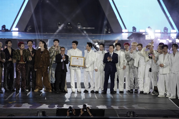 Hơn 20.000 khán giả cổ vũ nồng nhiệt "Anh trai say hi" Concert 2024- Ảnh 2. Hơn 20.000 khán giả cổ vũ nồng nhiệt "Anh trai say hi" Concert 2024- Ảnh 2.