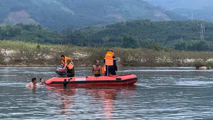 2 anh em ruột rủ nhau đi câu cá, 1 em bị đuối nước tử vong- Ảnh 1. 2 anh em ruột rủ nhau đi câu cá, 1 em bị đuối nước tử vong- Ảnh 1.