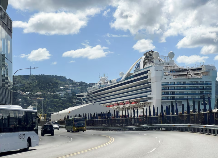Tàu du lịch Grand Princess neo đậu tại cảng Wellington ở Wellington - New Zealand Ảnh: REUTERS Tàu du lịch Grand Princess neo đậu tại cảng Wellington ở Wellington - New Zealand Ảnh: REUTERS