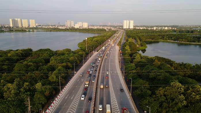 Cửa ngõ thủ đô ùn tắc kéo dài trong chiều cuối kỳ nghỉ lễ 2-9- Ảnh 5. Cửa ngõ thủ đô ùn tắc kéo dài trong chiều cuối kỳ nghỉ lễ 2-9- Ảnh 5.