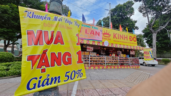 Bánh trung thu có thật sự giảm giá sớm?- Ảnh 1. Bánh trung thu có thật sự giảm giá sớm?- Ảnh 1.