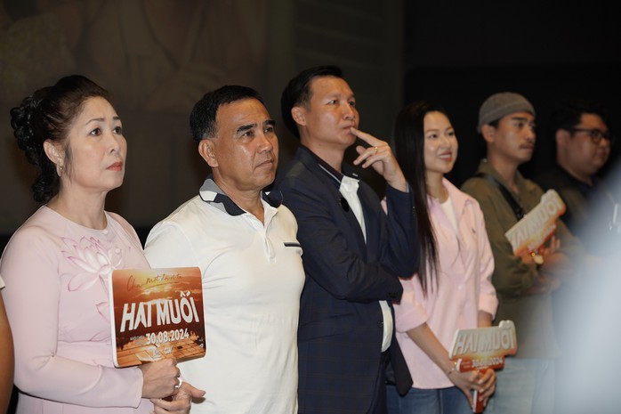 Phim có Quyền Linh nỗ lực trao gửi yêu thương- Ảnh 7. Phim có Quyền Linh nỗ lực trao gửi yêu thương- Ảnh 7.