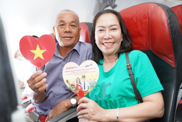 Muôn ánh sao vàng rộn ràng trên những chuyến bay Vietjet dịp kỷ niệm Quốc Khánh 2-9- Ảnh 6. Muôn ánh sao vàng rộn ràng trên những chuyến bay Vietjet dịp kỷ niệm Quốc Khánh 2-9- Ảnh 6.