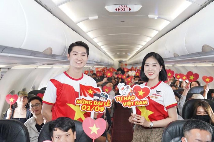 Muôn ánh sao vàng rộn ràng trên những chuyến bay Vietjet dịp kỷ niệm Quốc Khánh 2-9- Ảnh 2. Muôn ánh sao vàng rộn ràng trên những chuyến bay Vietjet dịp kỷ niệm Quốc Khánh 2-9- Ảnh 2.