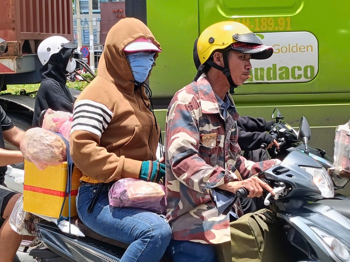 Hình ảnh đường phố Bình Dương bắt đầu nhộn nhịp trở lại vào trưa 3-9- Ảnh 2. Hình ảnh đường phố Bình Dương bắt đầu nhộn nhịp trở lại vào trưa 3-9- Ảnh 2.