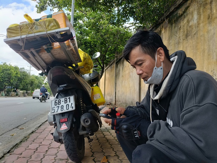 Hình ảnh đường phố Bình Dương bắt đầu nhộn nhịp trở lại vào trưa 3-9- Ảnh 5. Hình ảnh đường phố Bình Dương bắt đầu nhộn nhịp trở lại vào trưa 3-9- Ảnh 5.