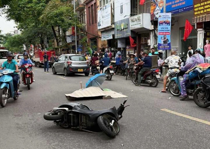 Va chạm với xe tải, một nữ sinh lớp 10 tử vong- Ảnh 1. Va chạm với xe tải, một nữ sinh lớp 10 tử vong- Ảnh 1.