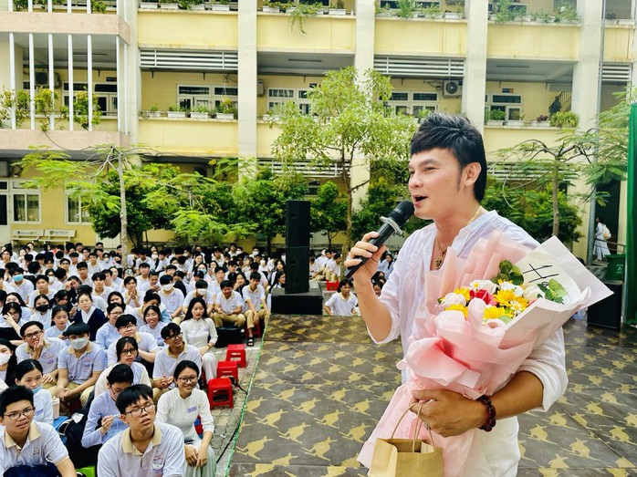 NSƯT Kim Tiểu Long, Đông Quân với "Sân khấu học đường"- Ảnh 1.