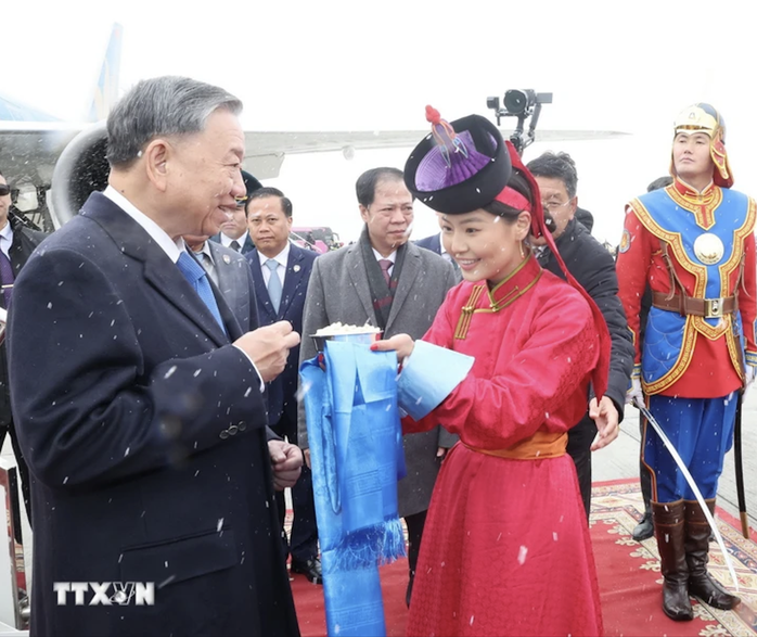 Tổng Bí thư, Chủ tịch nước Tô Lâm tới Ulan Bator bắt đầu thăm cấp Nhà nước Mông Cổ- Ảnh 3. Tổng Bí thư, Chủ tịch nước Tô Lâm tới Ulan Bator bắt đầu thăm cấp Nhà nước Mông Cổ- Ảnh 3.