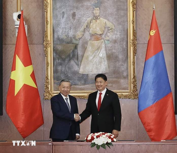 Tổng Bí thư, Chủ tịch nước và Tổng thống Mông Cổ chứng kiến ký 7 văn kiện hợp tác- Ảnh 1. Tổng Bí thư, Chủ tịch nước và Tổng thống Mông Cổ chứng kiến ký 7 văn kiện hợp tác- Ảnh 1.