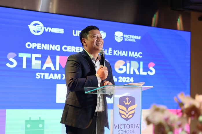 GS.TS Lê Anh Vinh truyền động lực cho các thí sinh qua câu chuyện của các nữ nhà khoa học thành công GS.TS Lê Anh Vinh truyền động lực cho các thí sinh qua câu chuyện của các nữ nhà khoa học thành công