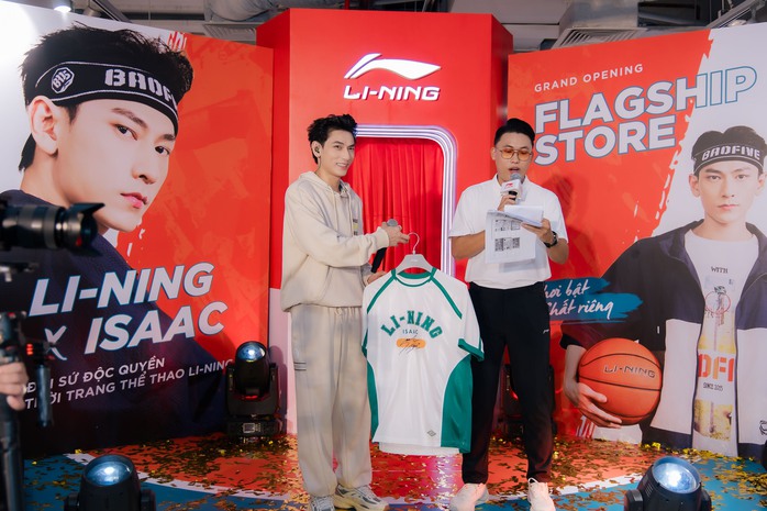 Ca sĩ Isaac đồng hành với thương hiệu thể thao- Ảnh 1. Ca sĩ Isaac đồng hành với thương hiệu thể thao- Ảnh 1.