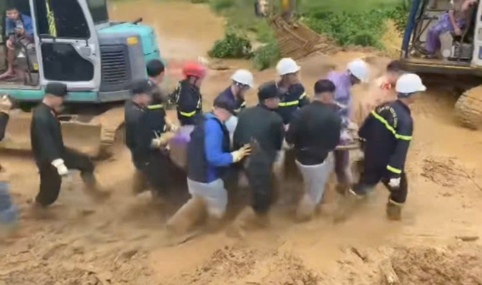 Tìm thấy thi thể thanh niên mất tích khi livestream vụ sạt lở vùi lấp nhiều nhà, xe- Ảnh 1. Tìm thấy thi thể thanh niên mất tích khi livestream vụ sạt lở vùi lấp nhiều nhà, xe- Ảnh 1.