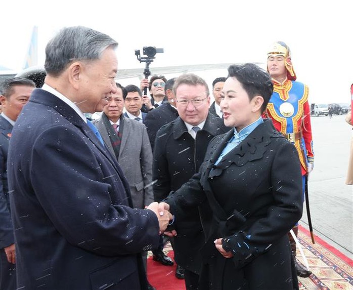 Tổng Bí thư, Chủ tịch nước Tô Lâm tới Ulan Bator bắt đầu thăm cấp Nhà nước Mông Cổ- Ảnh 1. Tổng Bí thư, Chủ tịch nước Tô Lâm tới Ulan Bator bắt đầu thăm cấp Nhà nước Mông Cổ- Ảnh 1.