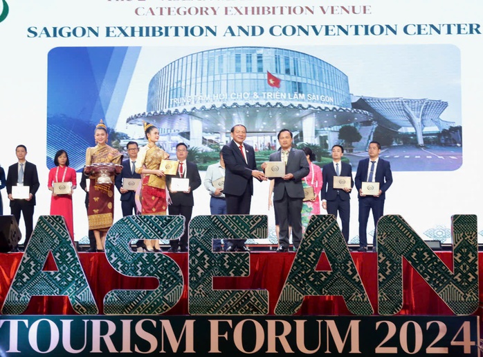 Đại diện SECC nhận giải thưởng ASEAN - ATF 2024 vào tháng 1-2024 diễn ra tại Lào Đại diện SECC nhận giải thưởng ASEAN - ATF 2024 vào tháng 1-2024 diễn ra tại Lào