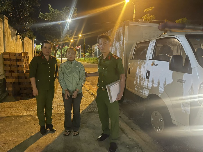Nữ quái lừa đàn ông ngủ “qua đêm” để trộm cắp rồi bỏ trốn- Ảnh 2. Nữ quái lừa đàn ông ngủ “qua đêm” để trộm cắp rồi bỏ trốn- Ảnh 2.