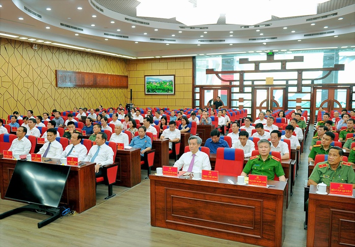 Nguyên Tư lệnh CSCĐ Lê Ngọc Châu được bầu làm Chủ tịch UBND tỉnh Hải Dương- Ảnh 4. Nguyên Tư lệnh CSCĐ Lê Ngọc Châu được bầu làm Chủ tịch UBND tỉnh Hải Dương- Ảnh 4.