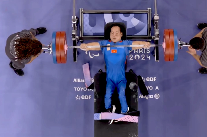 Lực sĩ Lê Văn Công giành HCĐ cử tạ Paralympic Paris 2024- Ảnh 1. Lực sĩ Lê Văn Công giành HCĐ cử tạ Paralympic Paris 2024- Ảnh 1.