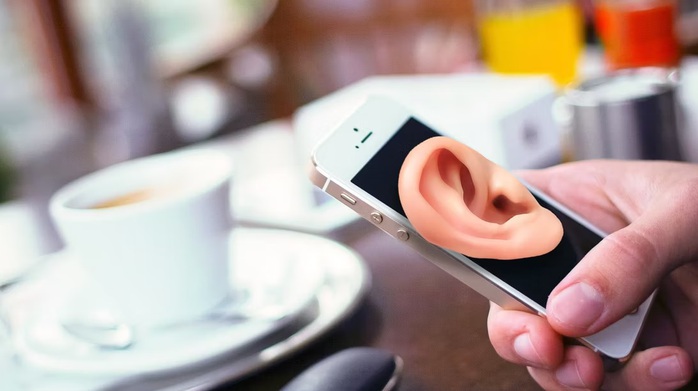 Hàng triệu người dùng Facebook đã nghi ngờ điện thoại bị nghe lén. Ảnh: makeuseof.com Hàng triệu người dùng Facebook đã nghi ngờ điện thoại bị nghe lén. Ảnh: makeuseof.com