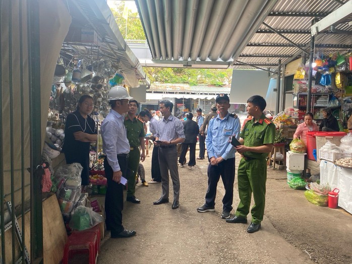 EVNCPC tăng cường kiểm tra và tuyên truyền an toàn điện- Ảnh 3. EVNCPC tăng cường kiểm tra và tuyên truyền an toàn điện- Ảnh 3.