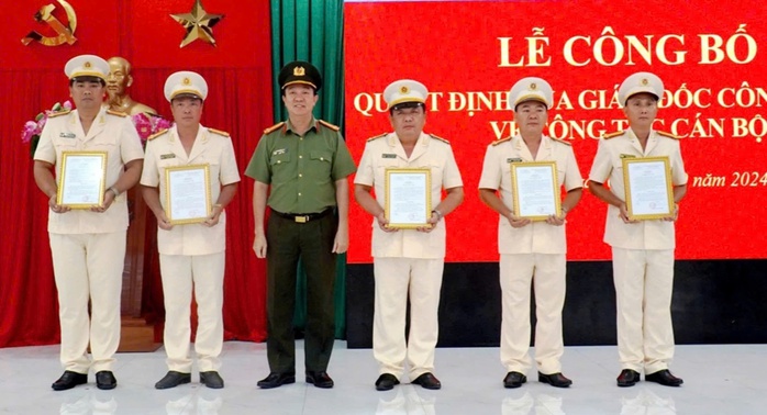 Công an tỉnh Long An điều động, bổ nhiệm nhiều cán bộ- Ảnh 1. Công an tỉnh Long An điều động, bổ nhiệm nhiều cán bộ- Ảnh 1.