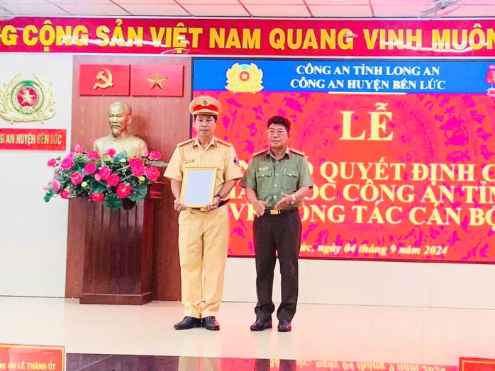 Công an tỉnh Long An điều động, bổ nhiệm nhiều cán bộ- Ảnh 2. Công an tỉnh Long An điều động, bổ nhiệm nhiều cán bộ- Ảnh 2.