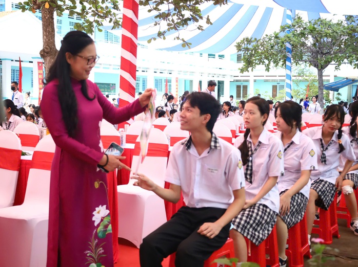 Rộn ràng ngày khai giảng tại ĐBSCL- Ảnh 2. Rộn ràng ngày khai giảng tại ĐBSCL- Ảnh 2.