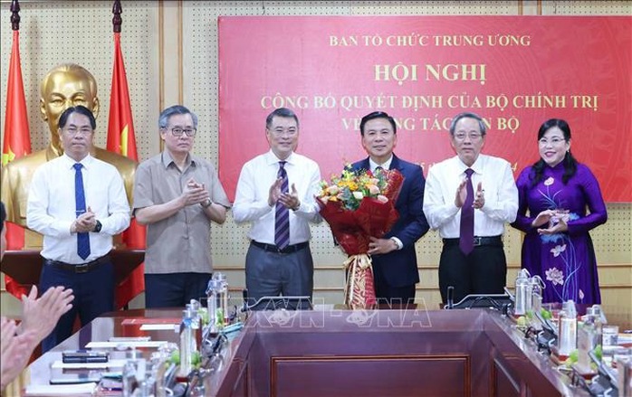 Bí thư Tỉnh ủy Thanh Hóa Đỗ Trọng Hưng làm Phó trưởng Ban Tổ chức Trung ương- Ảnh 3. Bí thư Tỉnh ủy Thanh Hóa Đỗ Trọng Hưng làm Phó trưởng Ban Tổ chức Trung ương- Ảnh 3.