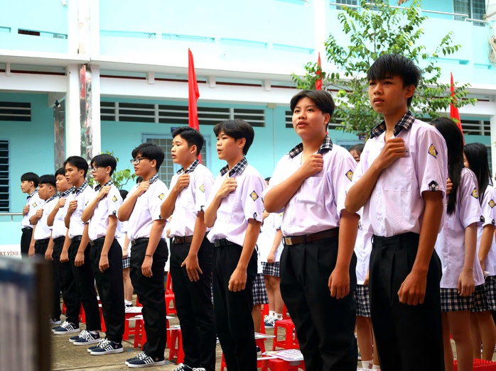 Rộn ràng ngày khai giảng tại ĐBSCL- Ảnh 3. Rộn ràng ngày khai giảng tại ĐBSCL- Ảnh 3.