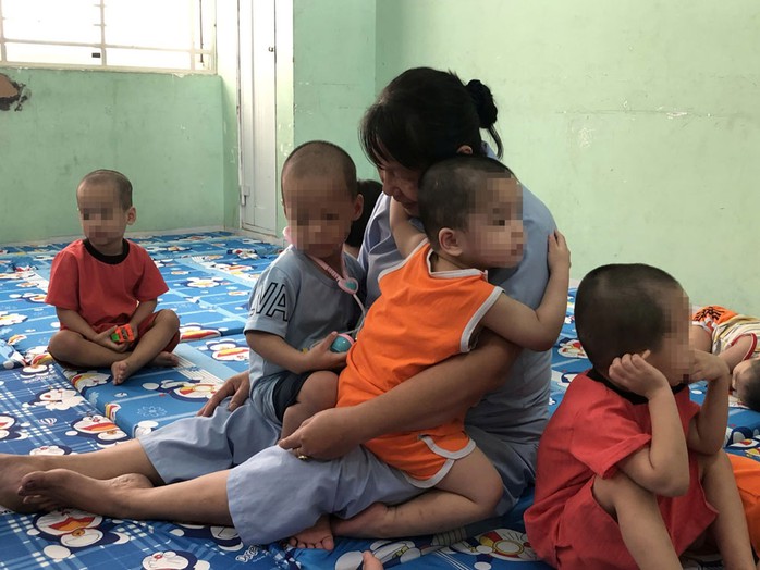 Các bé từ Mái ấm Hoa Hồng được chuyển đến chăm sóc, nuôi dưỡng tại các cơ sở bảo trợ xã hội công lập Các bé từ Mái ấm Hoa Hồng được chuyển đến chăm sóc, nuôi dưỡng tại các cơ sở bảo trợ xã hội công lập