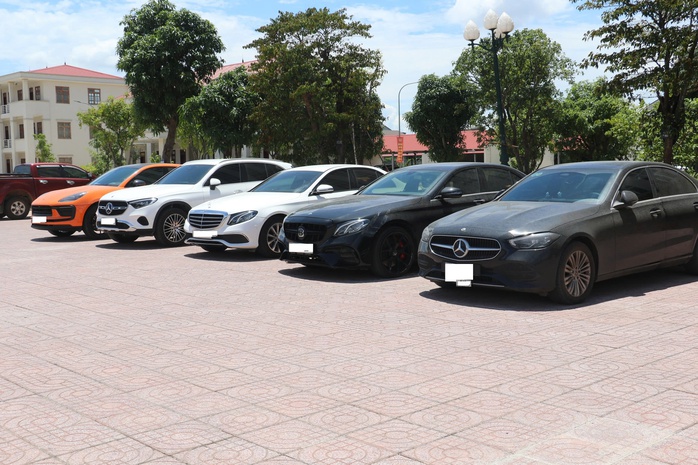 Phá đường dây đánh bạc xuyên quốc gia hơn 250 tỉ đồng, thu giữ nhiều ôtô đắt tiền- Ảnh 3. Phá đường dây đánh bạc xuyên quốc gia hơn 250 tỉ đồng, thu giữ nhiều ôtô đắt tiền- Ảnh 3.