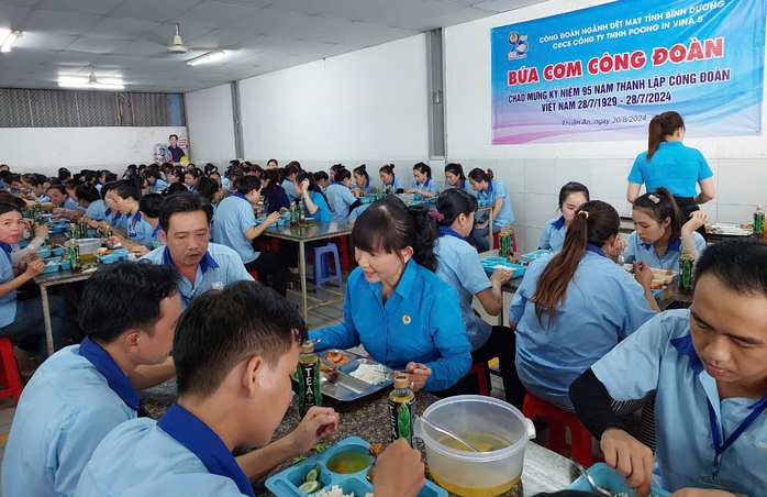 Bữa cơm hơn 200.000 đồng của công nhân Bình Dương có những gì? - Ảnh 10. Bữa cơm hơn 200.000 đồng của công nhân Bình Dương có những gì? - Ảnh 10.