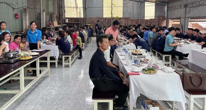 Bữa cơm hơn 200.000 đồng của công nhân Bình Dương có những gì? - Ảnh 2. Bữa cơm hơn 200.000 đồng của công nhân Bình Dương có những gì? - Ảnh 2.