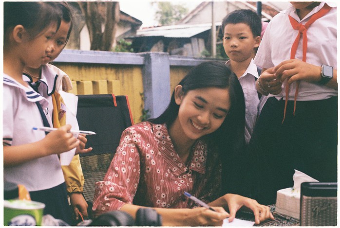 Vẻ đẹp "nàng thơ" mới bước ra từ truyện Nguyễn Nhật Ánh- Ảnh 2. Vẻ đẹp "nàng thơ" mới bước ra từ truyện Nguyễn Nhật Ánh- Ảnh 2.