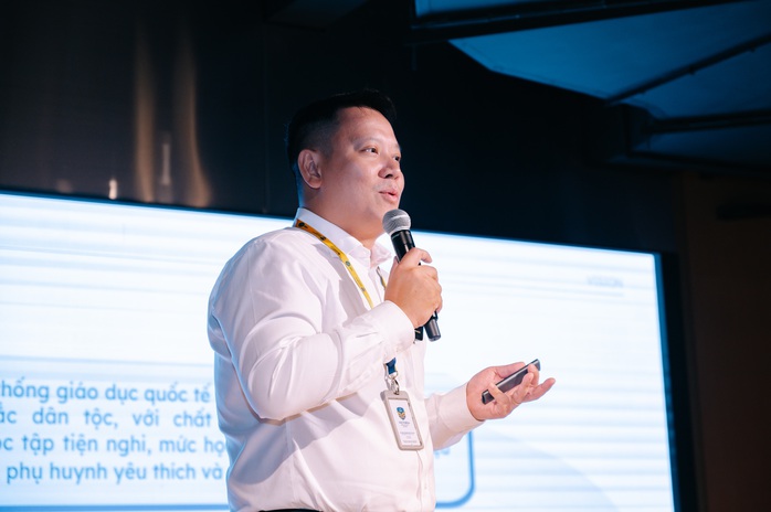 GS. Lê Anh Vinh chia sẻ cùng đội ngũ giáo viên và học sinh Victoria School nhân dịp năm học mới GS. Lê Anh Vinh chia sẻ cùng đội ngũ giáo viên và học sinh Victoria School nhân dịp năm học mới