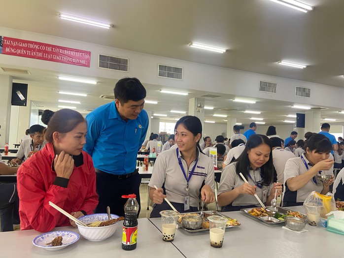 Bữa cơm hơn 200.000 đồng của công nhân Bình Dương có những gì? - Ảnh 6. Bữa cơm hơn 200.000 đồng của công nhân Bình Dương có những gì? - Ảnh 6.
