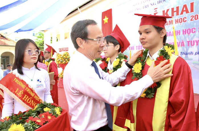 Khí thế bước vào năm học đổi mới, sáng tạo- Ảnh 1. Khí thế bước vào năm học đổi mới, sáng tạo- Ảnh 1.