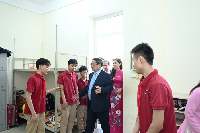 Những hình ảnh ấn tượng trong ngày đầu tiên của năm học mới- Ảnh 4. Những hình ảnh ấn tượng trong ngày đầu tiên của năm học mới- Ảnh 4.