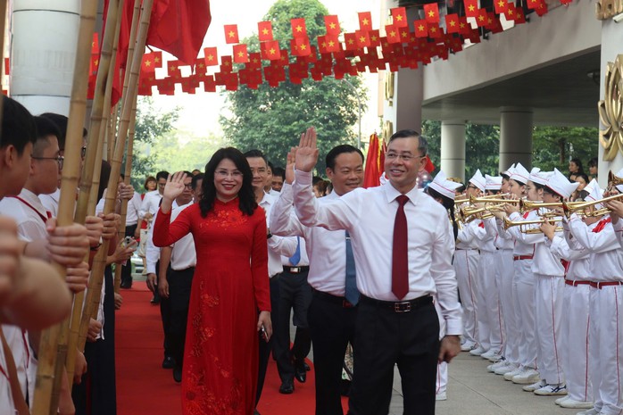 Những hình ảnh ấn tượng trong ngày đầu tiên của năm học mới- Ảnh 13. Những hình ảnh ấn tượng trong ngày đầu tiên của năm học mới- Ảnh 13.