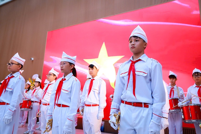 Những hình ảnh ấn tượng trong ngày đầu tiên của năm học mới- Ảnh 7. Những hình ảnh ấn tượng trong ngày đầu tiên của năm học mới- Ảnh 7.