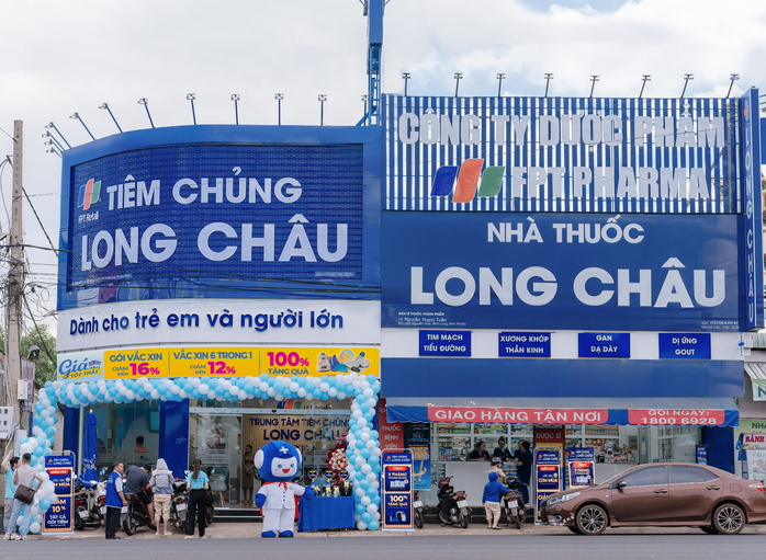 Người dân dễ dàng tiếp cận dịch vụ tiêm chủng với chi phí "dễ thở" tại FPT Long Châu- Ảnh 1.