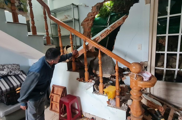 Sạt taluy ở Đà Lạt, di dời khẩn cấp nhiều hộ dân- Ảnh 2. Sạt taluy ở Đà Lạt, di dời khẩn cấp nhiều hộ dân- Ảnh 2.