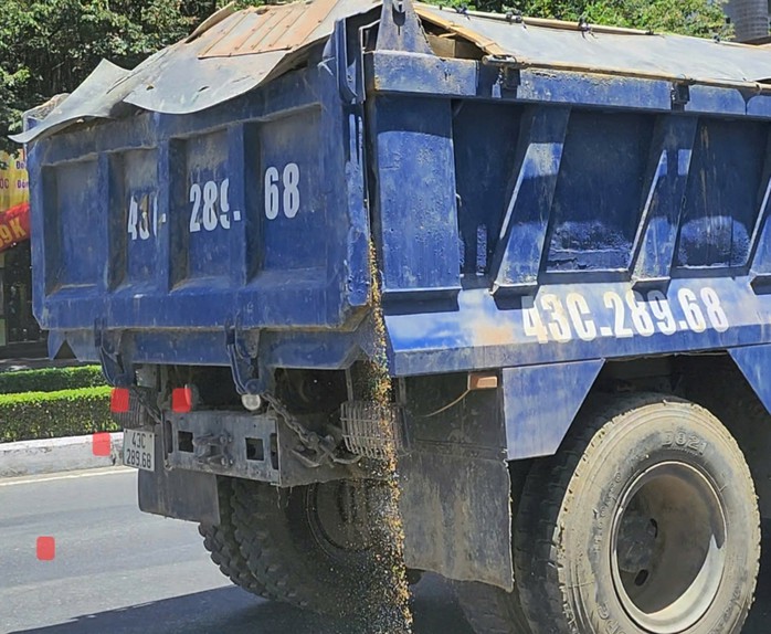 Đà Nẵng: Kịp thời xử lý các phương tiện chở phế thải gây bức xúc với người dân- Ảnh 1. Đà Nẵng: Kịp thời xử lý các phương tiện chở phế thải gây bức xúc với người dân- Ảnh 1.