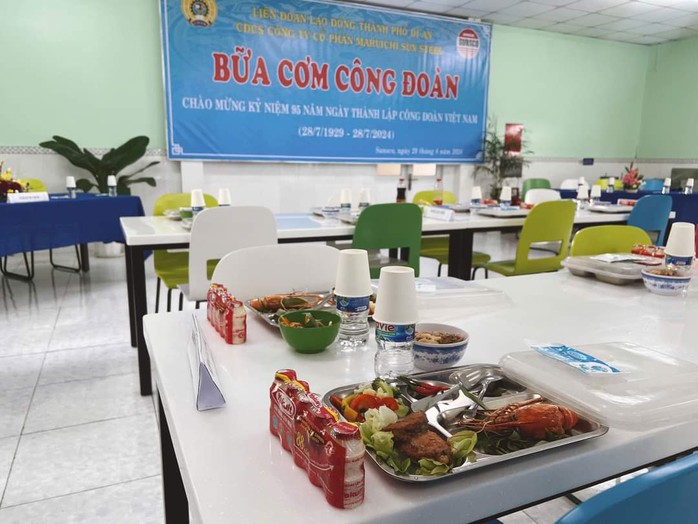 Bữa cơm hơn 200.000 đồng của công nhân Bình Dương có những gì? - Ảnh 4. Bữa cơm hơn 200.000 đồng của công nhân Bình Dương có những gì? - Ảnh 4.