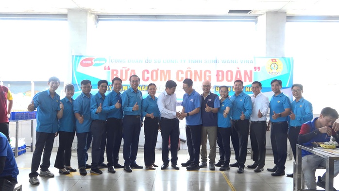 Bữa cơm hơn 200.000 đồng của công nhân Bình Dương có những gì? - Ảnh 11. Bữa cơm hơn 200.000 đồng của công nhân Bình Dương có những gì? - Ảnh 11.