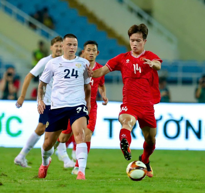 LPBank Cup 2024: Tuyển Việt Nam thua trận ra quân- Ảnh 2. LPBank Cup 2024: Tuyển Việt Nam thua trận ra quân- Ảnh 2.
