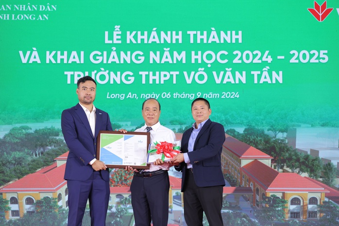 Trường THPT Võ Văn Tần là trường công lập đầu tiên tại Việt Nam nhận chứng chỉ Công trình xanh EDGE Trường THPT Võ Văn Tần là trường công lập đầu tiên tại Việt Nam nhận chứng chỉ Công trình xanh EDGE