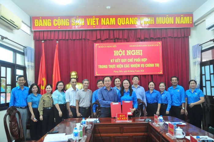 LĐLĐ TP Cần Thơ và Huyện ủy Phong Điền ký kết quy chế phối hợp- Ảnh 3. LĐLĐ TP Cần Thơ và Huyện ủy Phong Điền ký kết quy chế phối hợp- Ảnh 3.